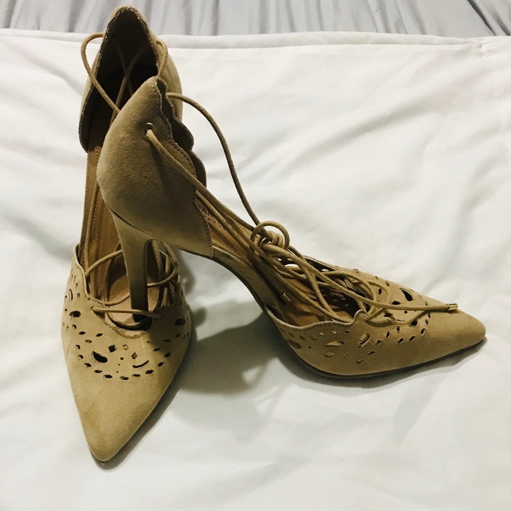 Heels - Picture 3 of 4